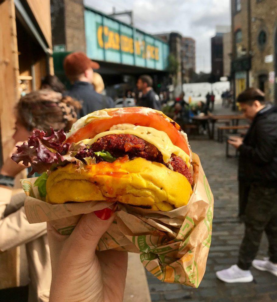 Vegan Burger Bar, em Camden, tem hambúrgueres veganos deliciosos, como o de beterraba com quinoa, cheddar e bacon veganos
