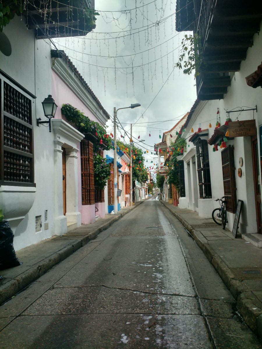 Vielas estreitas ganham cores em Cartagena