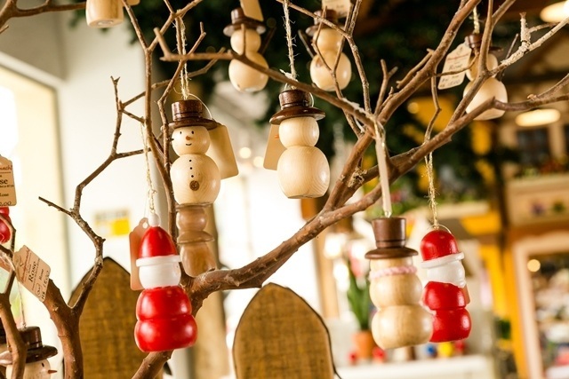 Pingentes natalinos feitos de madeira, uma tradição alemã