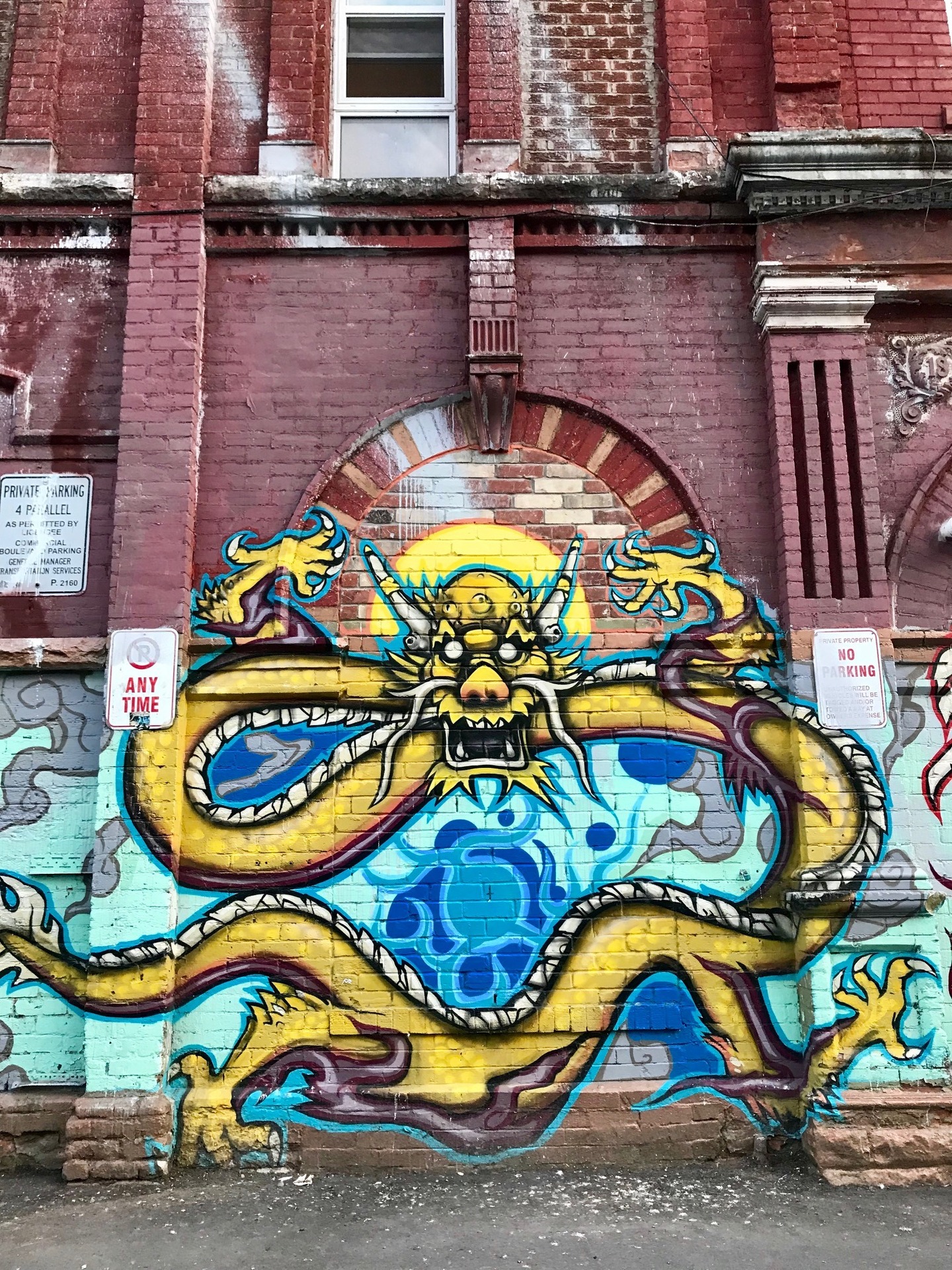 Dragão em mural das ruas que ligam Kensington a Chinatown, em Toronto