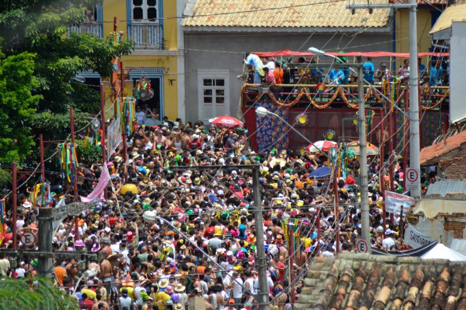 Carnaval de rua de São Luiz do Paraitinga atrai uma multidão