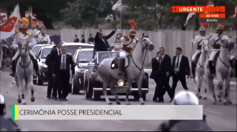 Cavalo rouba a cena durante posse de Jair Bolsonaro