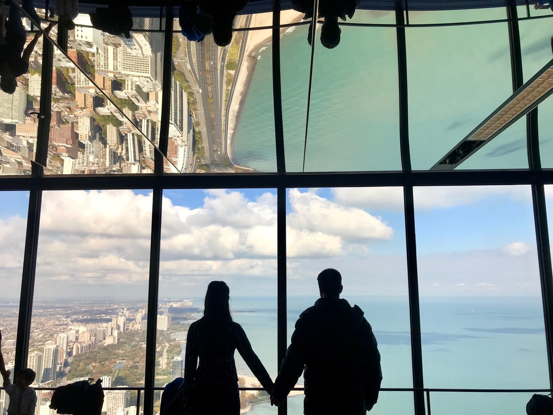 Chicago 360 é um dos passeios da cidade onde você pode apreciar uma vista linda pelas paredes de vidro