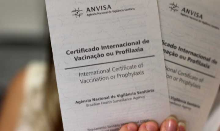 Certificado de vacinação contra febre amarela é exigido em 135 países para viagem
