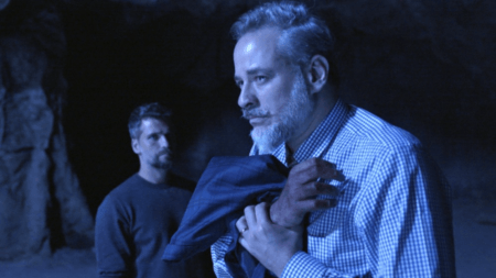 Eurico (Dan Stulbach) após receber uma parte do castigo imposto por Gabriel (Bruno Gagliasso)