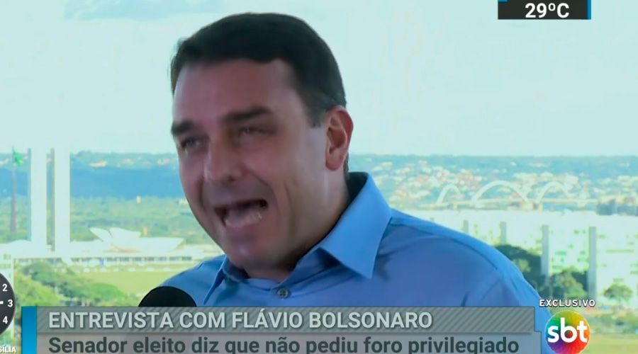 Flávio Bolsonaro em entrevista na emissora SBT
