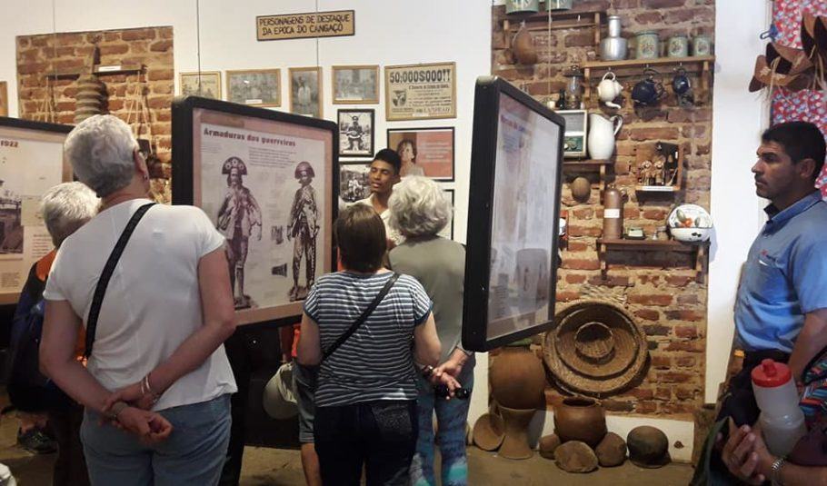 Turistas no Museu do Cangaço, em Serra Talhada (PE)