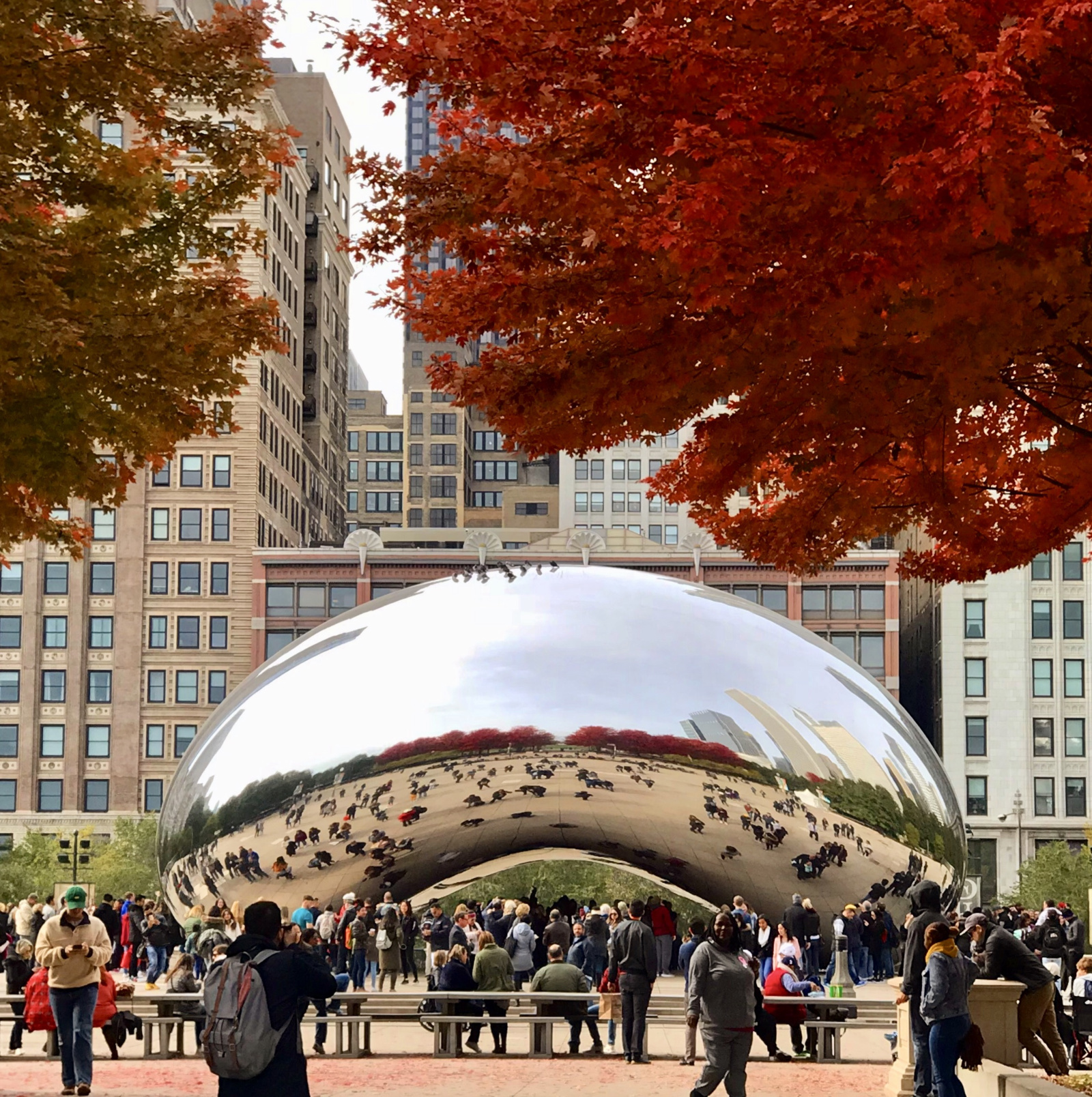 The Bean, uma das atrações de Chicago, fica no Millennium Park e atrai multidões para fotografias