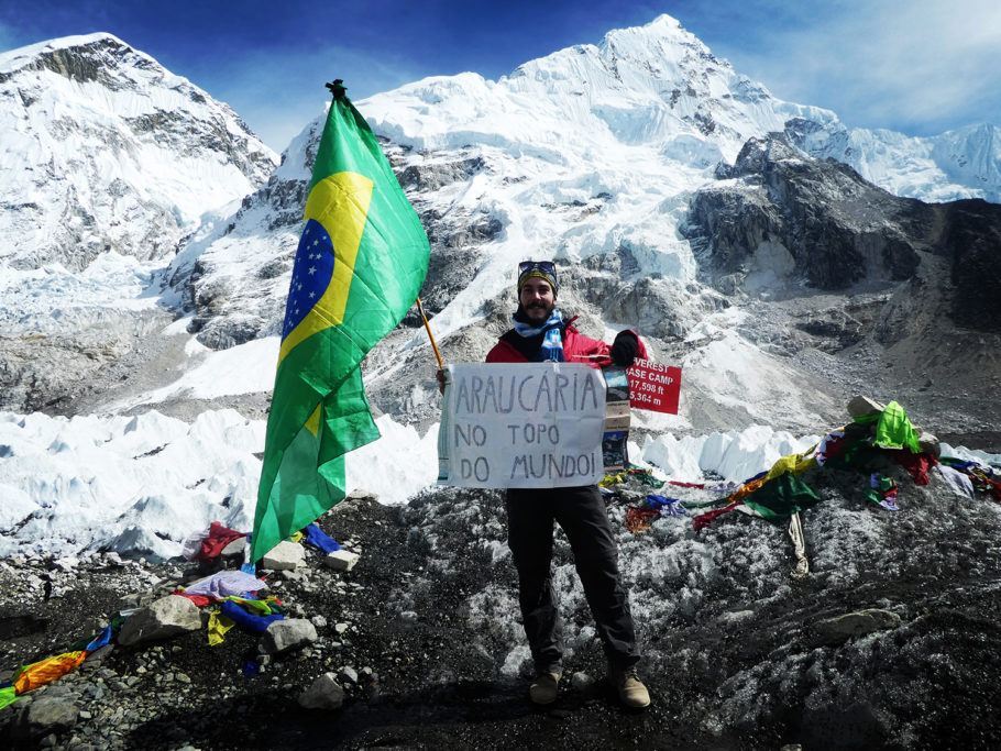 André no Everest Base Camp, a mais de 5 mil metros de altura; paranaense largou tudo para viajar o mundo