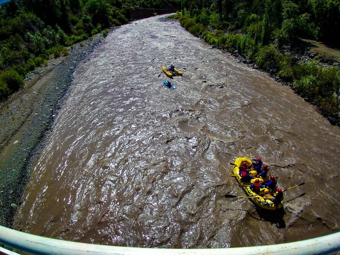O Rio Maipo é muito procurado para a prática de esportes de aventura