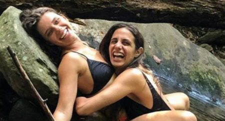 Bruna Linzmeyer posou se divertindo com a namorada, Priscila Visman, na cachoeira