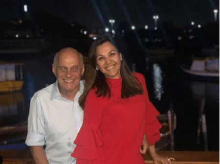 Veruska Seibel, viúva do jornalista Ricardo Boechat, postou em suas redes sociais foto com aliança do marido, emocionando internautas