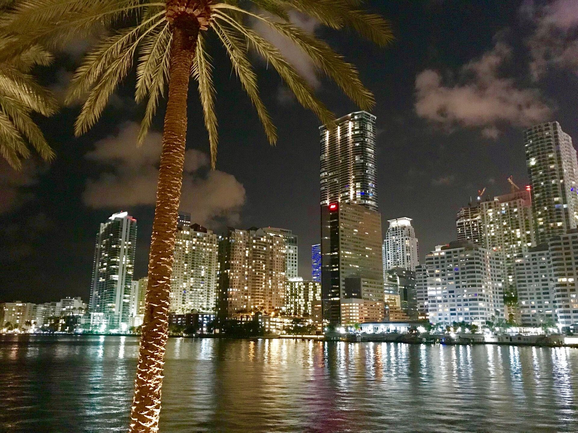 O skyline de Miami visto do La Mar
