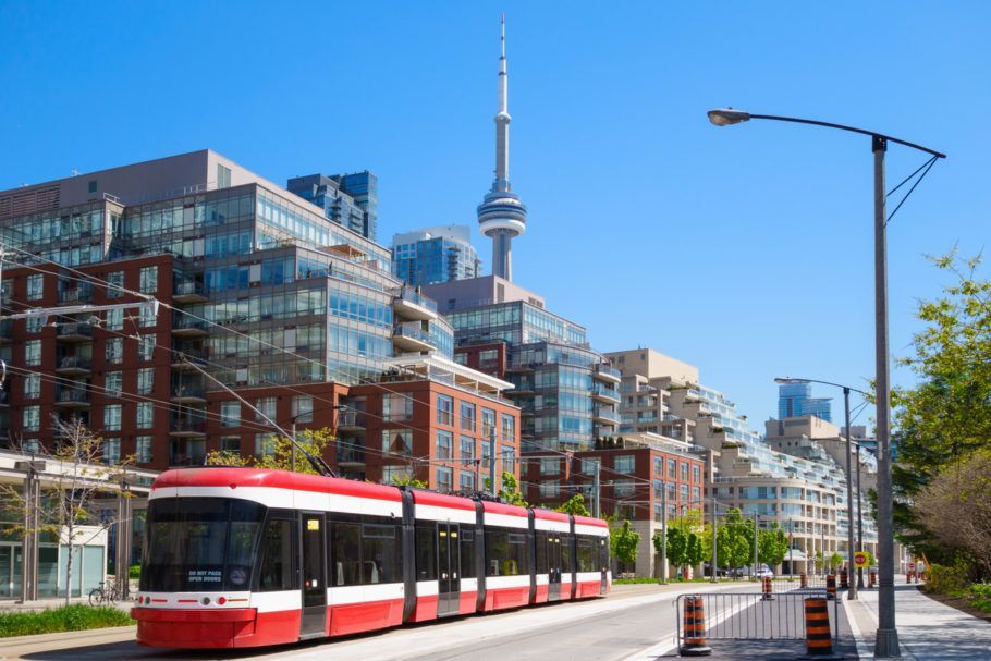 Street car é uma das alternativas de transporte em Toronto