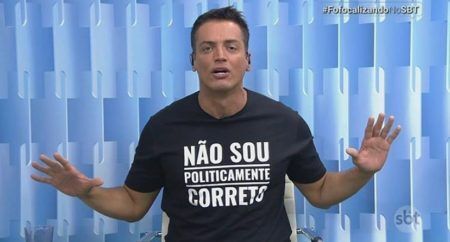 Léo Dias apresentando o “Fofocalizando”