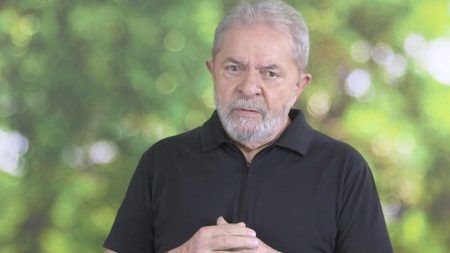 Lula cumpre pena de 12 anos e um mês de prisão