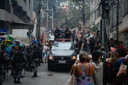 Rio de Janeiro – Operação policial após ataques às bases das Unidades de Polícia Pacificadora (UPP) nas comunidades do Cantagalo e Pavão-Pavãozinho, em Copacabana.