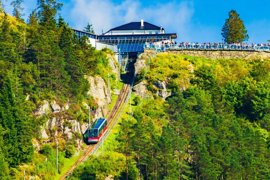 Funicular que leva os turistas ao topo topo do Monte Floyen, em Bergen