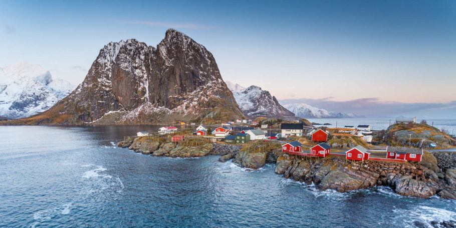 O arquipélago de Lofoten está localizado nas turbulentas águas do Mar da Noruega, bem acima do Círculo Ártico