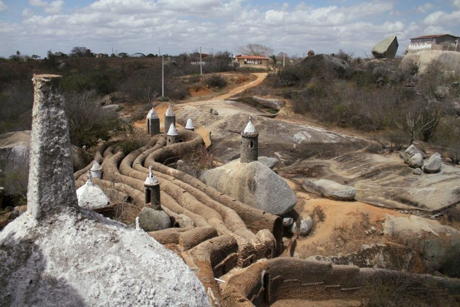 Vista do labirinto externo do Castelo Zé dos Montes, no Rio Grande do Norte, a 100 km de Natal