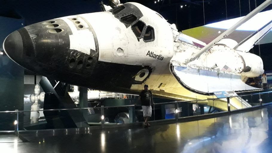 O ônibus espacial Atlantis é a estrela do Kennedy Space Center, na Flórida