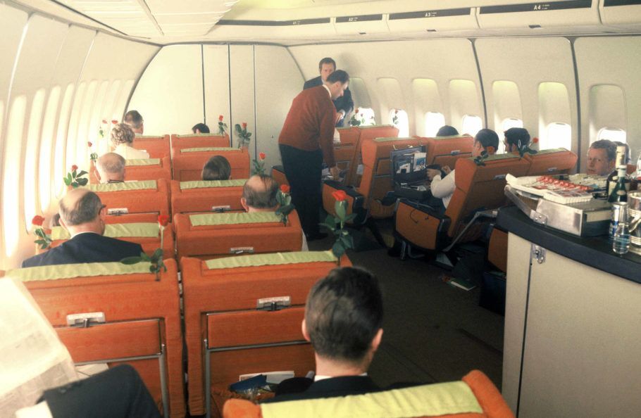 Interior da primeira classe do Boeing 747-100 da Lufthansa