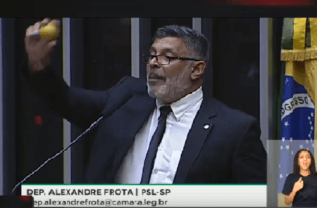 Em meio à crise envolvendo PSL, deputado federal Alexandre Frota usou o plenário para defender seu partido e o presidente Bolsonaro
