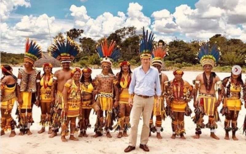 Ricardo Salles com índios