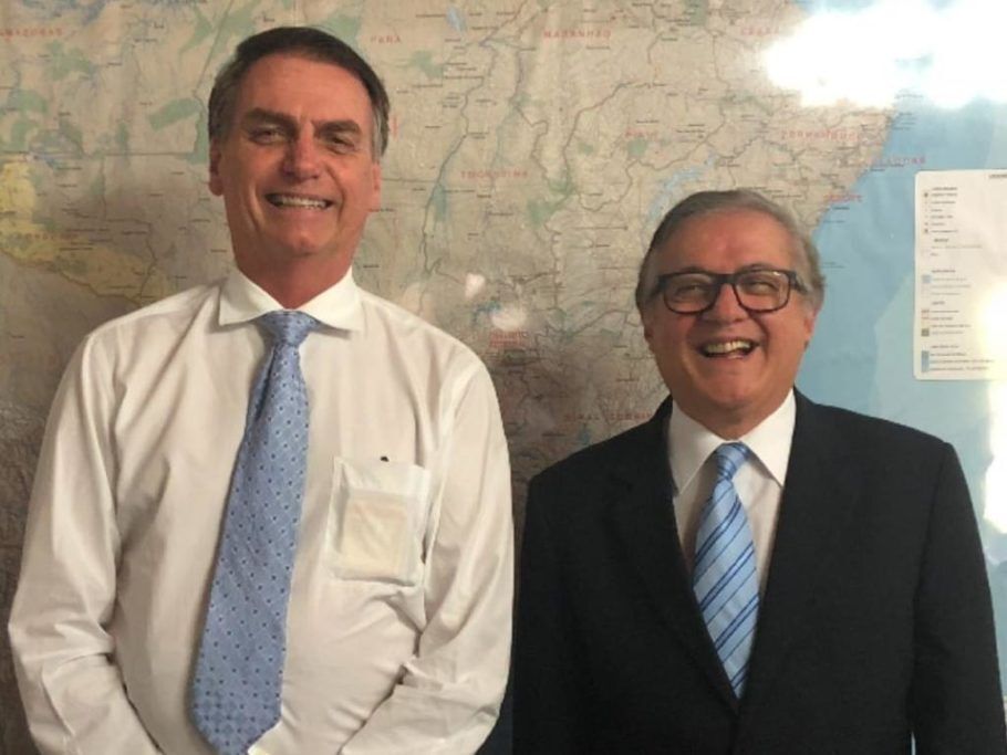 O presidente Jair Bolsonaro e o ministro da Educação, Ricardo Vélez Rodríguez