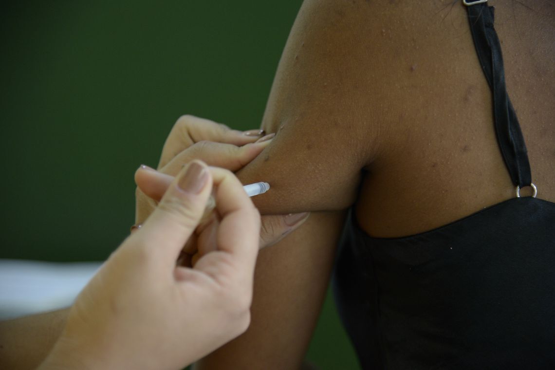 Metrô de São Paulo faz campanha de vacinação contra a febre amarela.