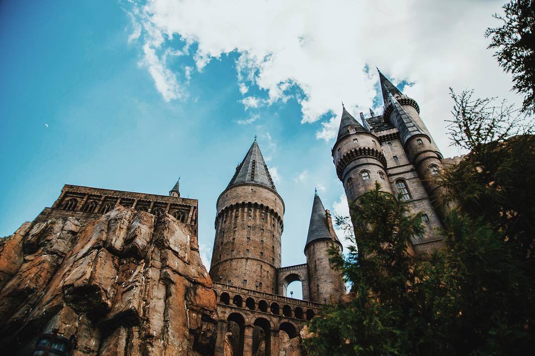 The Wizarding World of Harry Potter – Hogsmeade foi criada no parque da Universal, conforme os filmes do bruxinho
