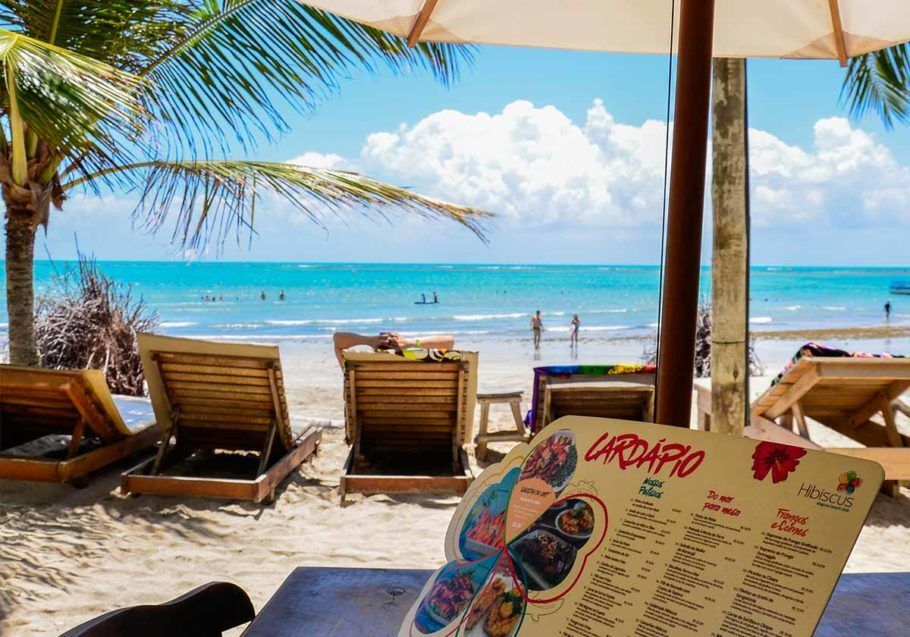 O Hibiscus Beach Club, em Ipioca, é ideal para passar o dia