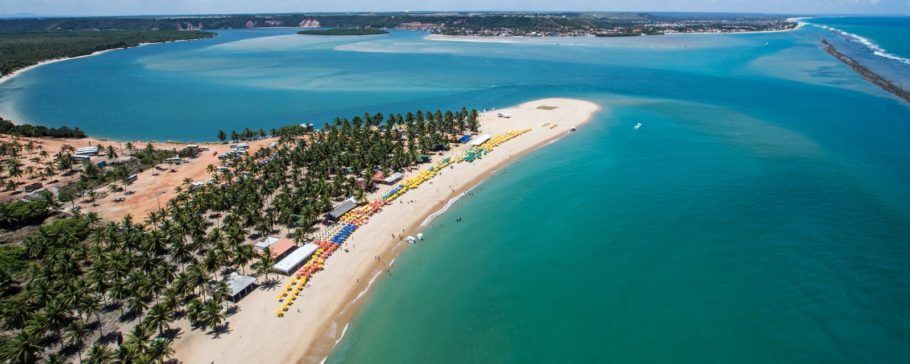 Vista aérea da praia do Gunga, considerada uma das mais bonitas do Brasil