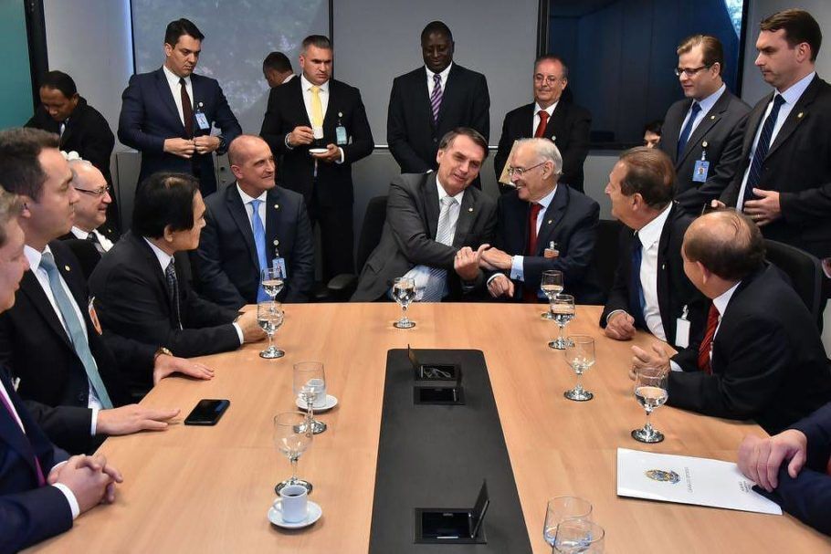 Bolsonaro em encontro com a bancada evangélica antes de assumir a Presidência