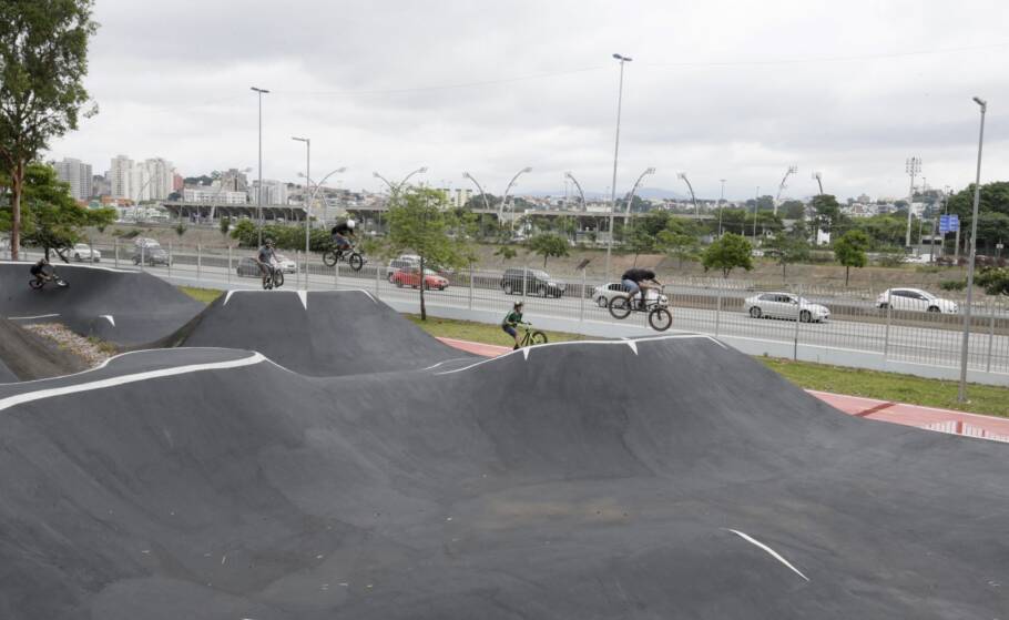 Pista de pump track no Centro de Esportes Radicais no Bom Retiro
