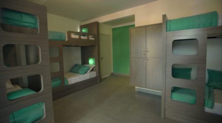 Um dos quartos compartilhados do Concept Design Hostel & Suítes
