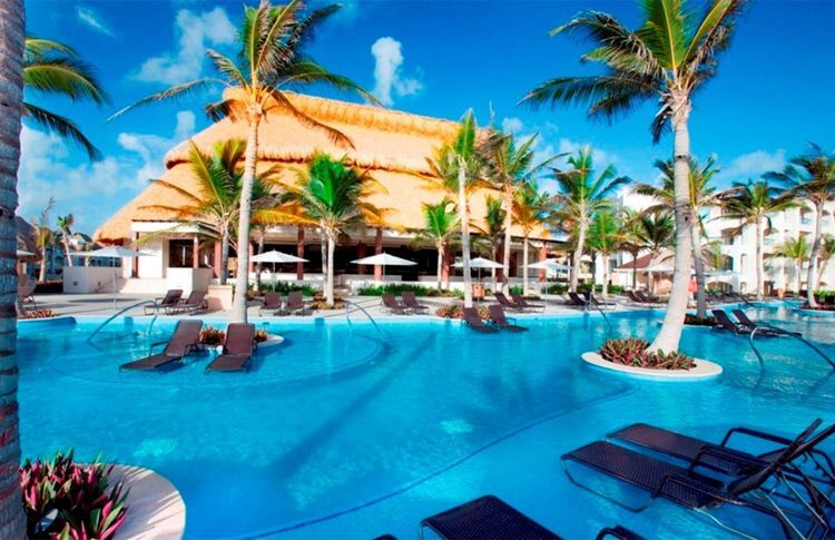 Uma das piscinas do  Hard Rock Hotel & Casino Punta Cana