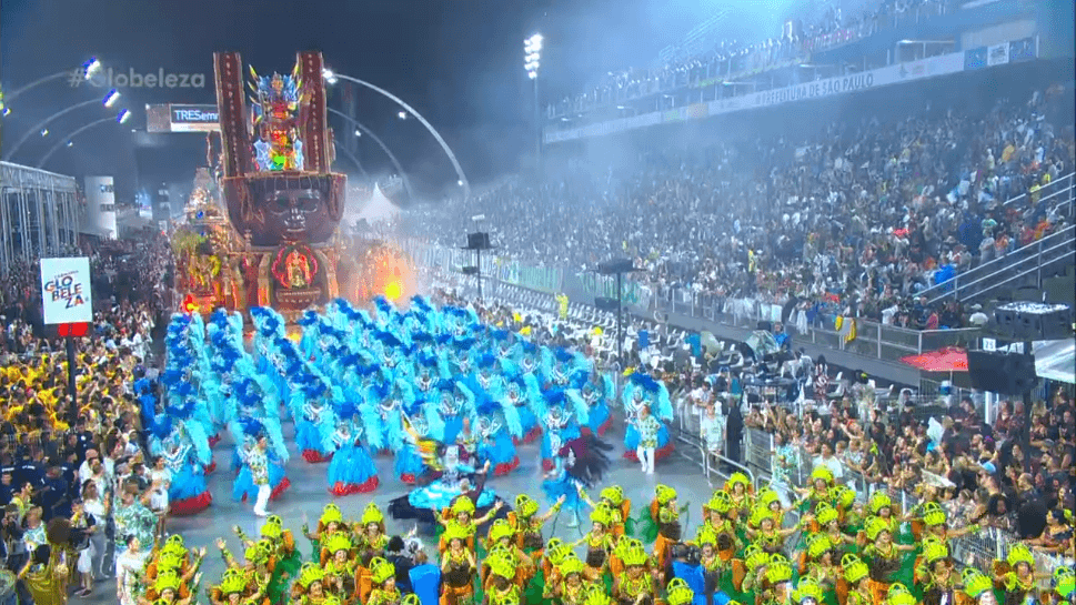 Desfile da Macha Verde na noite de abertura do Carnaval de São Paulo