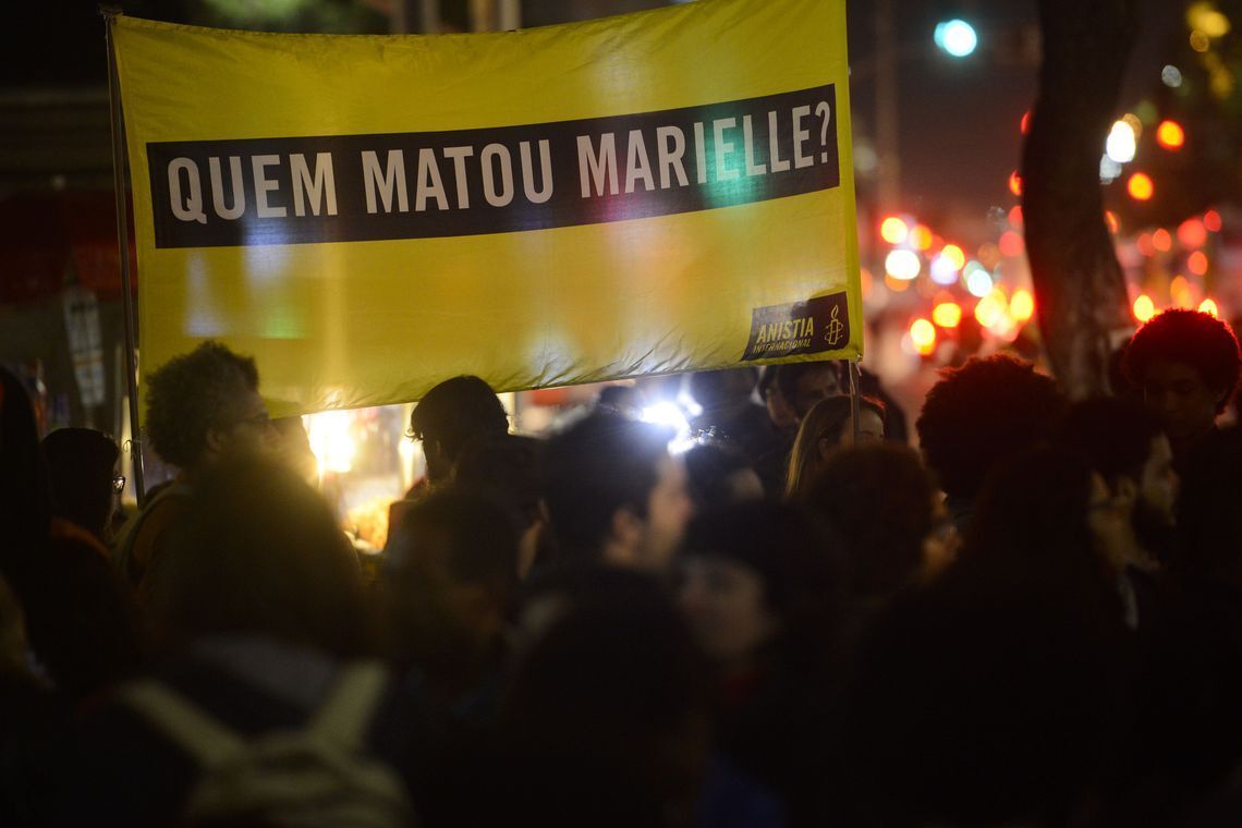 Manifestantes fazem passeata no centro do Rio de Janeiro para lembrar 120 dias do assassinato