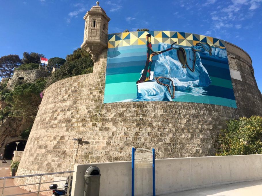 O mural pitando pelao artista brasileiro Eduardo Kobra no principado de Mônaco