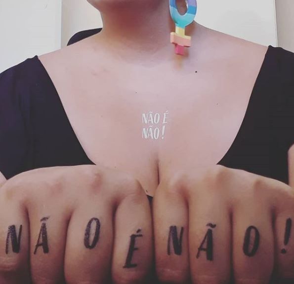 Coletivo distribui tatuagens temporárias com a mensagem: “Não é Não”