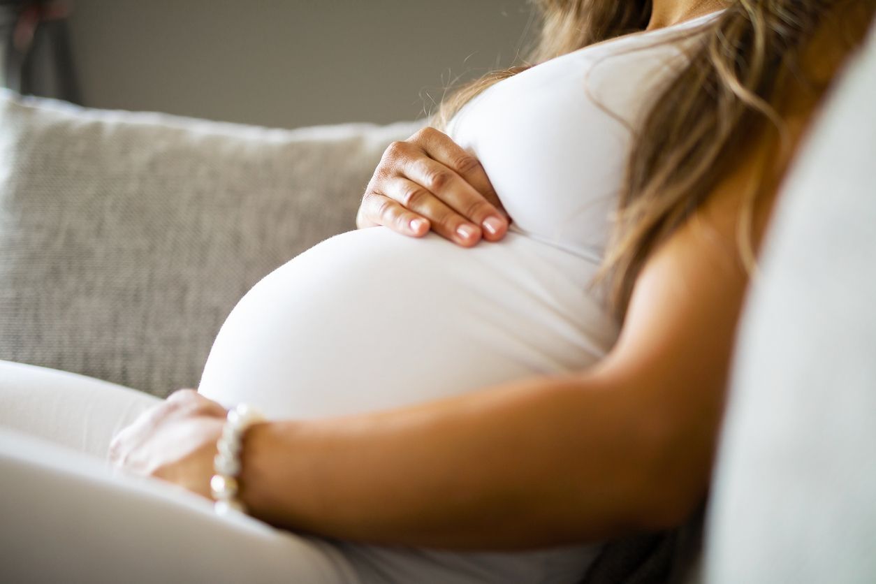 Pesquisas alertam que não há consumo seguro de álcool durante a gravidez