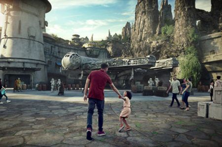 Simulação mostra como será o brinquedo Millennium Falcon: Smugglers Run, da futura área Star Wars: Galaxy’s Edge, nos parques da Disney
