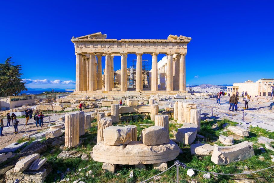 Ruínas do Templo de Pártenon, na Acrópole, em Atenas, Grécia
