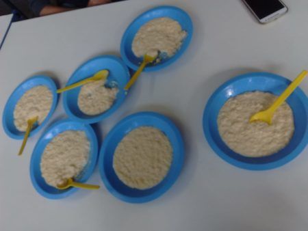 Escola de SP faz papa de farinha com cereal para merenda