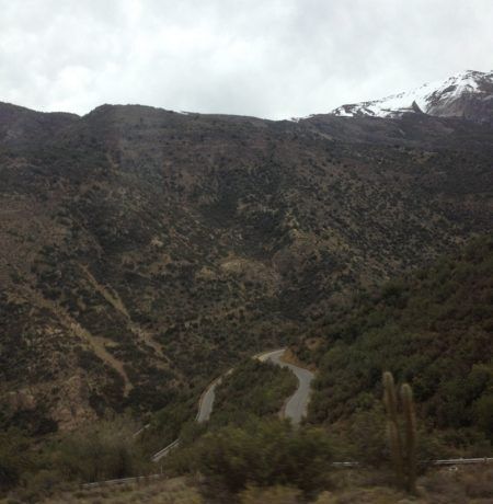 A estrada que sai de Santiago: 40 curvas bem sinuosas até Farellones e 60 até Valle Nevado