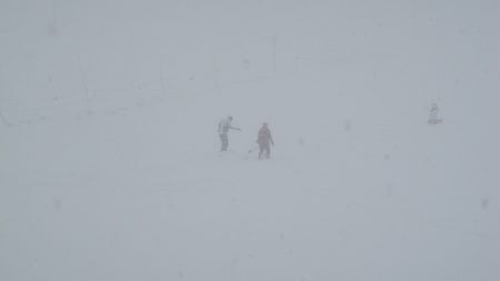 A pista de esqui em Farellones, a mesma lá de cima: poucos se aventuraram a esquiar durante a nevasca