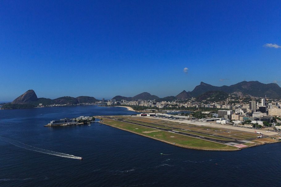 Vista aérea do aeroporto Santos Dumont na cidade do Rio de Janeiro