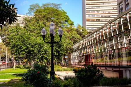 Biblioteca Mário de Andrade reabre a sala multiuso e rebatiza o espaço de Sarauzódromo