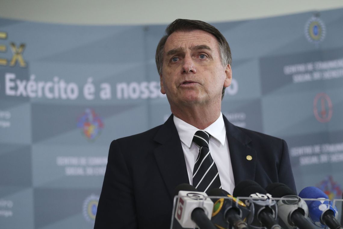 Bolsonaro pede trégua com a imprensa e dá o braço a torcer